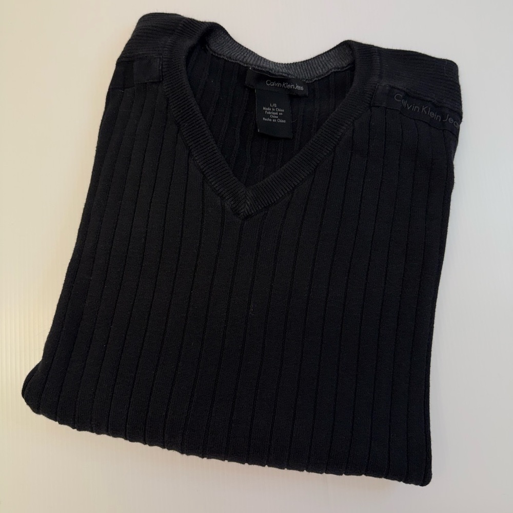 T307- Calvin Klein Black V-Neck Sweater
